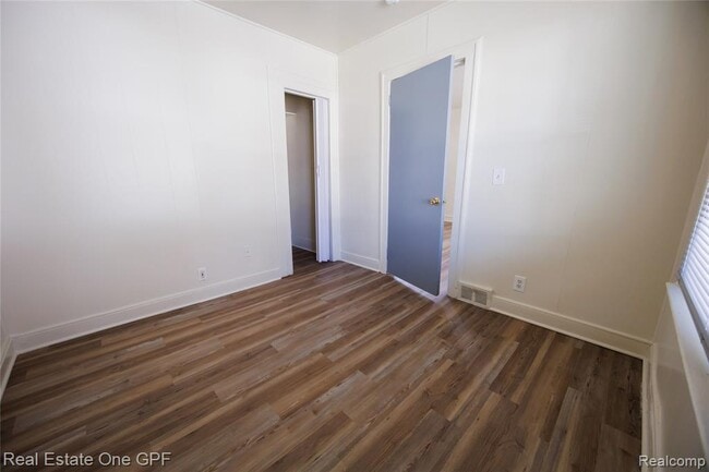 Building Photo - 8242 Maxwell Ave