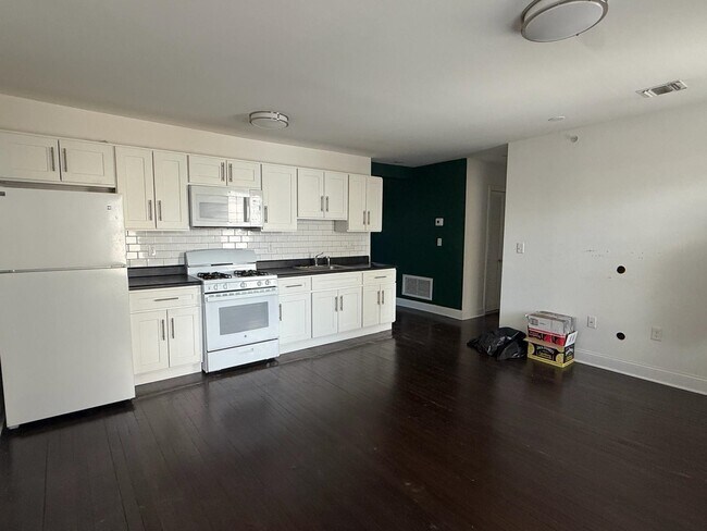 Building Photo - 152 Stevens Ave
