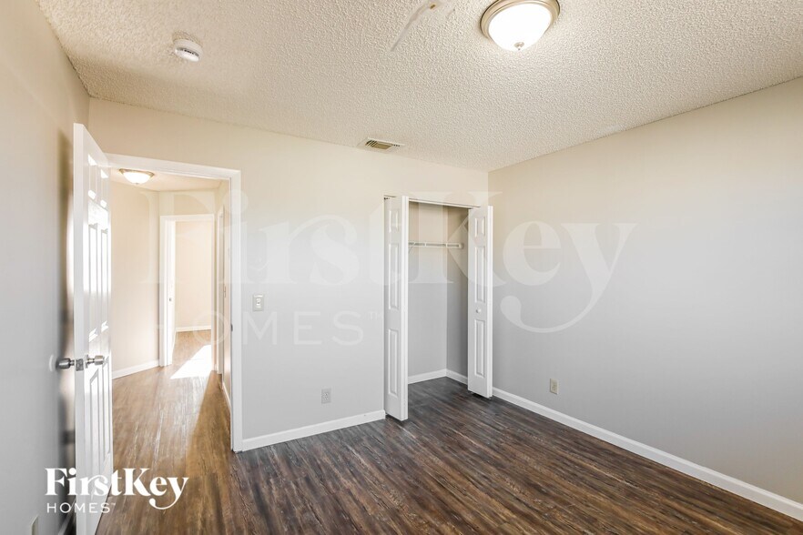 Building Photo - 3085 Lighthouse Pl