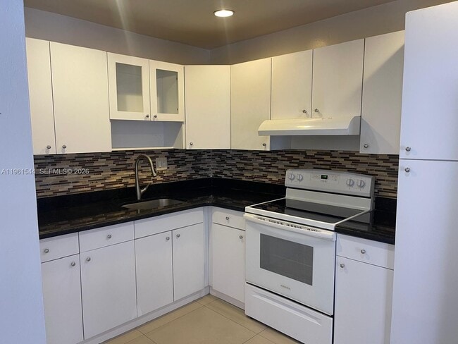 Building Photo - 10367 N Kendall Dr