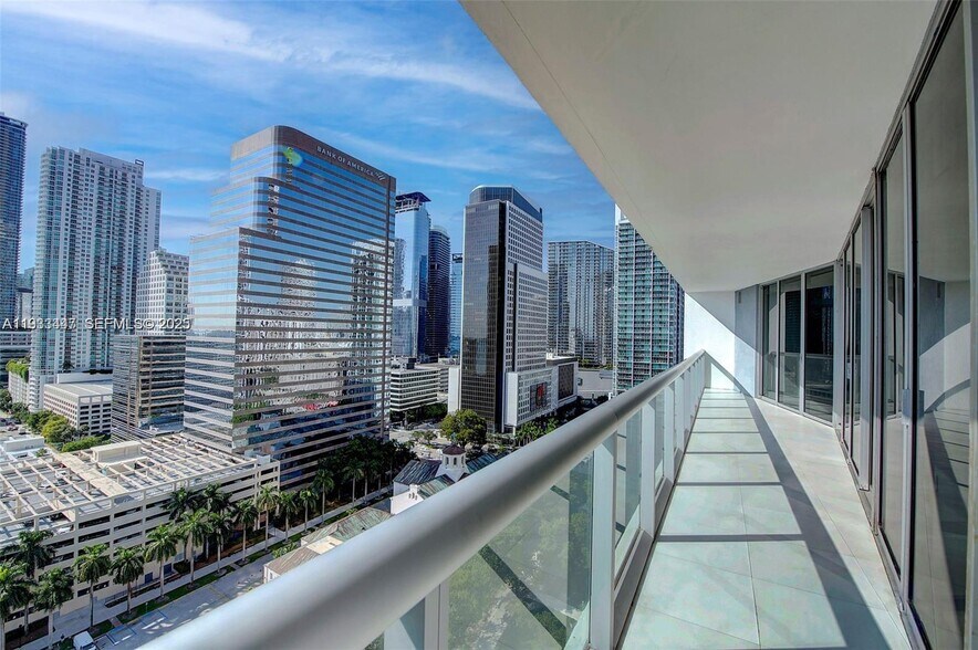 Building Photo - 495 Brickell Ave