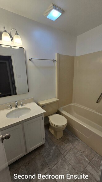 Building Photo - 532 N Birdneck Rd