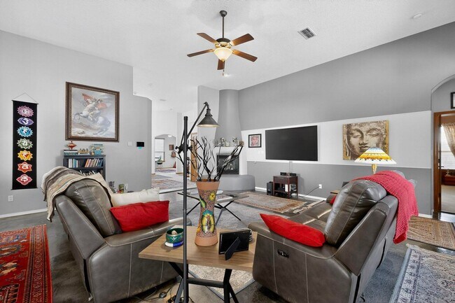 Building Photo - NW Executive Living 3/BD 2.5/BA 3/CG