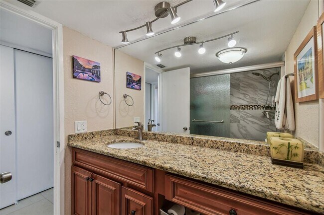 Building Photo - 7400 Sun Island Dr S