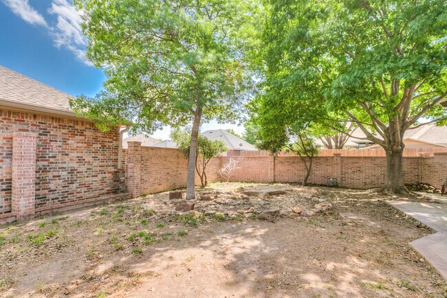 Building Photo - NOW AVAILABLE - Beautiful 3-Bedroom Home in the Southland Neighborhood!