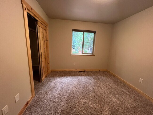 Building Photo - Beautiful Single Level home in Sisters!