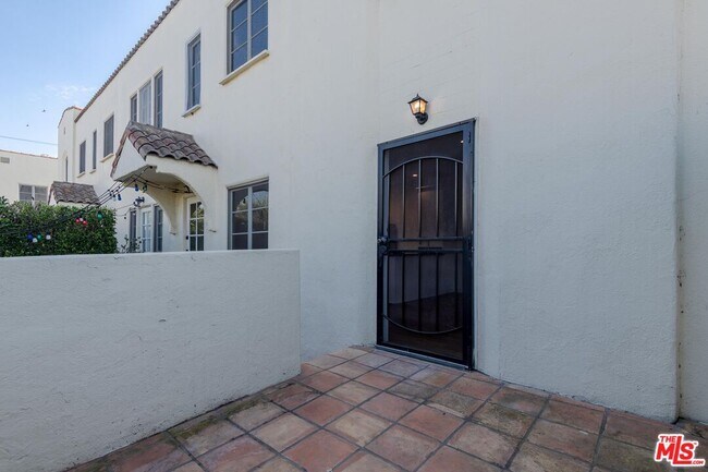 Building Photo - 7714 Rosewood Ave