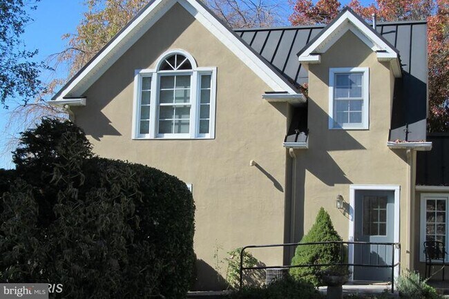 Building Photo - 1654 Milldale Rd