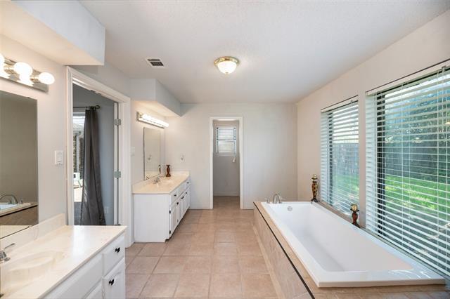 Building Photo - 3629 Sandia Dr