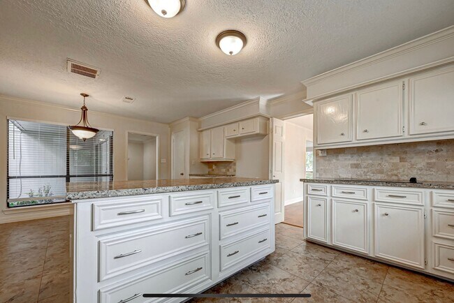 Building Photo - 1746 Cloister Dr