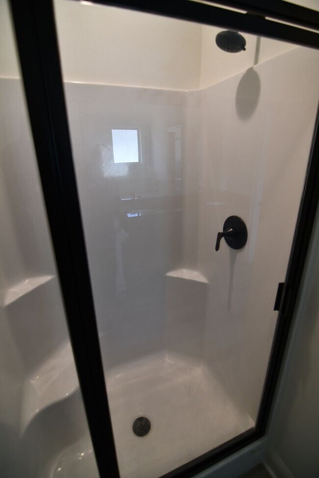 Building Photo - Trendy, 3 bedroom, 2 bath home in coveted Kenilworth Crossing Community near LSU