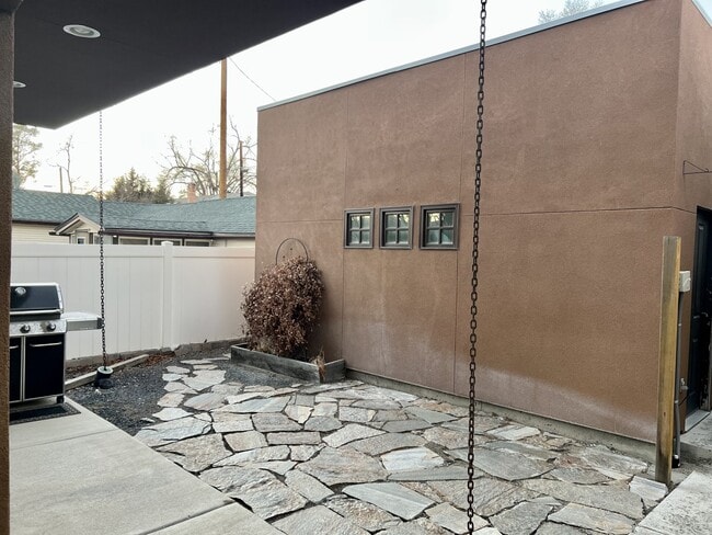 Building Photo - 753 Oak St