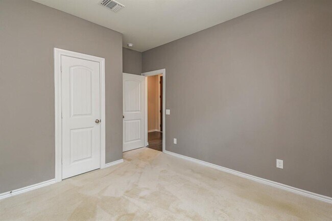 Building Photo - 9623 Thimbleweed Dr