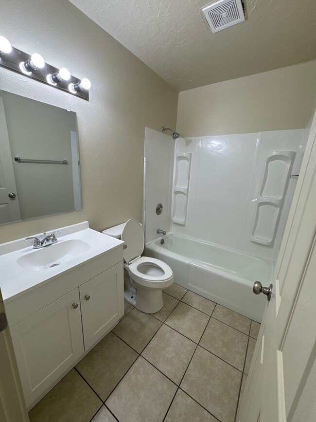 Building Photo - Lily Haven 07