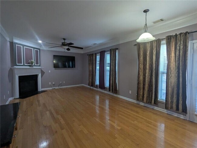 Building Photo - 815 Earlham Dr