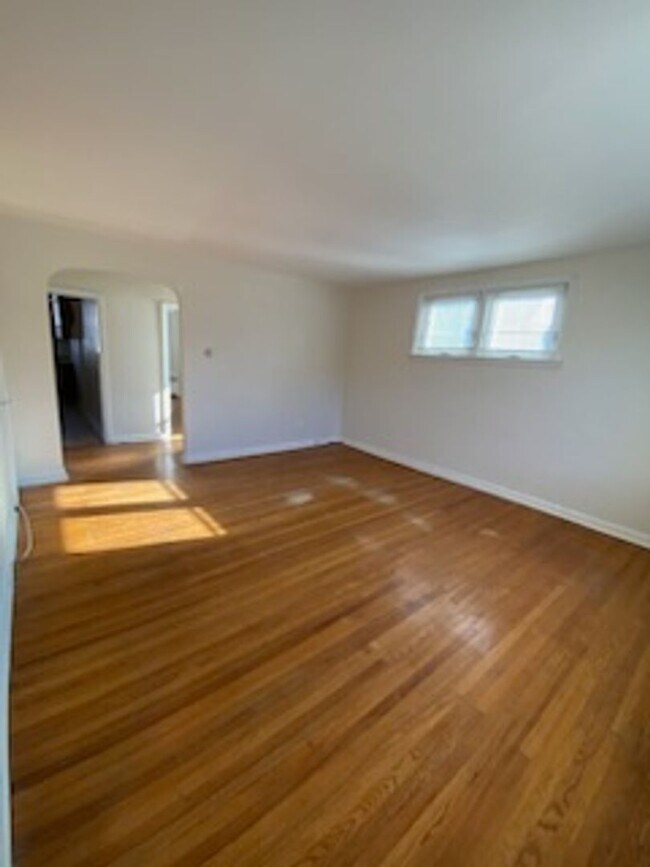 Building Photo - 801 Eaton Rd