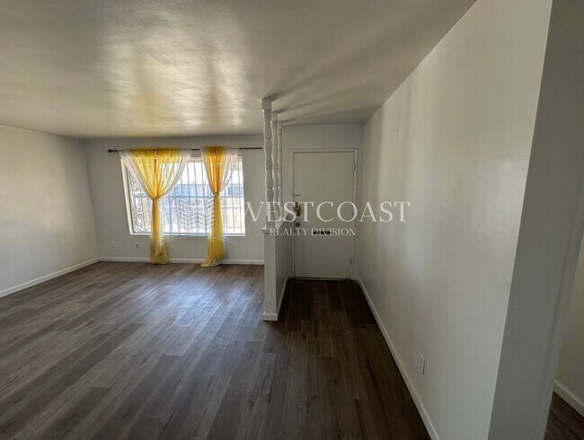 Building Photo - Highland