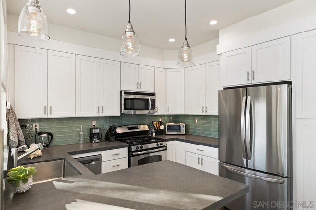 Building Photo - 857 Nolbey St