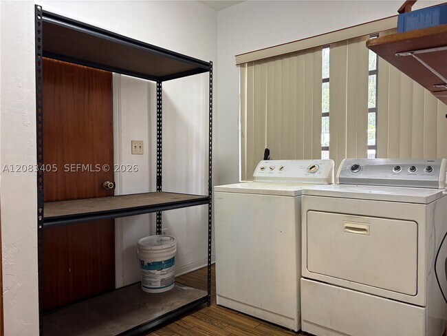 Building Photo - 700 SW 51st Ave