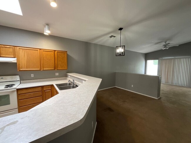 Building Photo - 951 S Tucana Ln