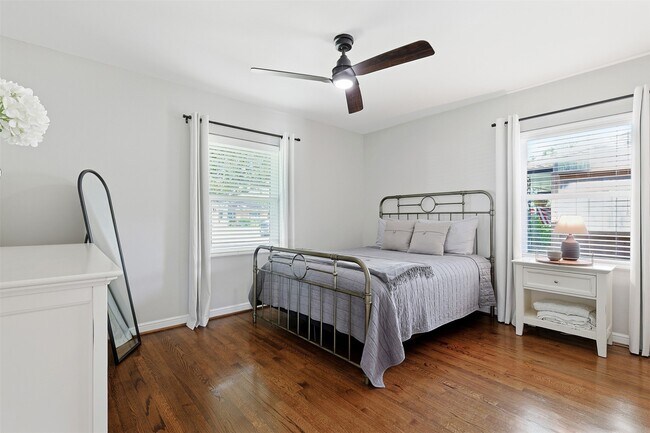 Building Photo - 2015 Woodcrest Dr