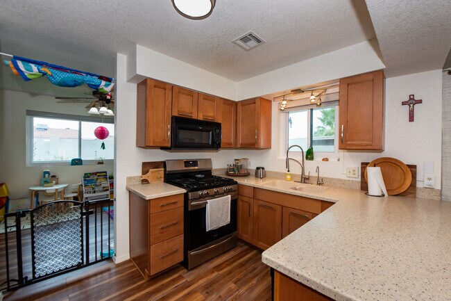 Building Photo - 11239 E 27th Pl