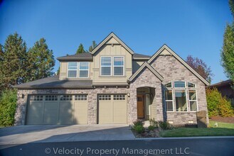 Building Photo - Large 5 Bedroom River Canyon Estates Home with Community Pool!