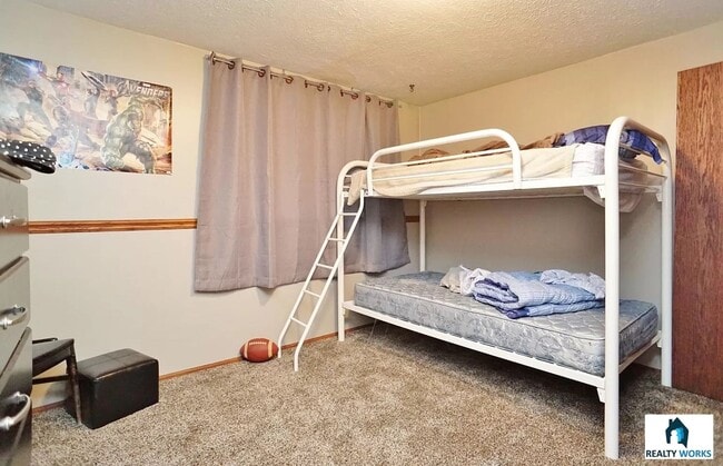 Building Photo - 4 Bedroom House for Rent