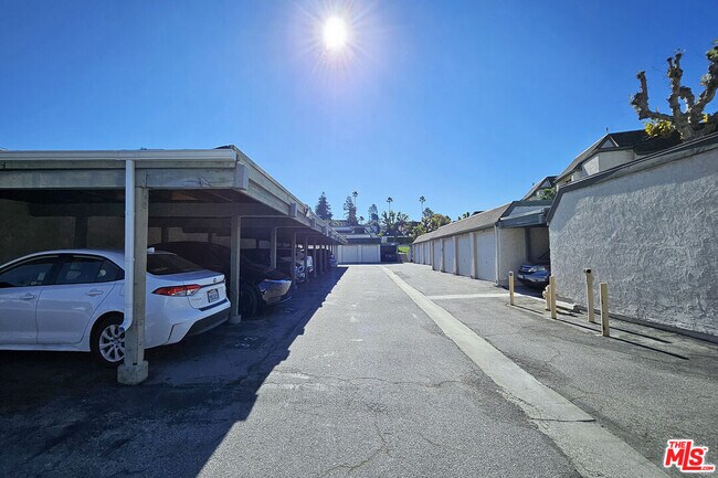 Building Photo - 126 Casuda Canyon Dr