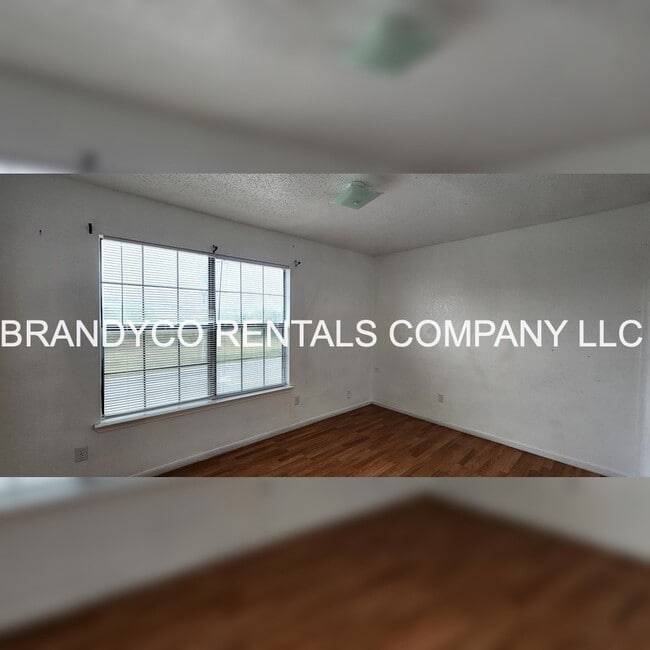 Building Photo - 901 Clairidge Ave