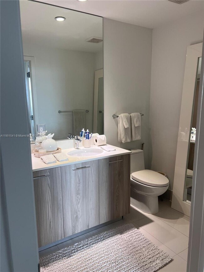 Building Photo - 501 NE 31st St