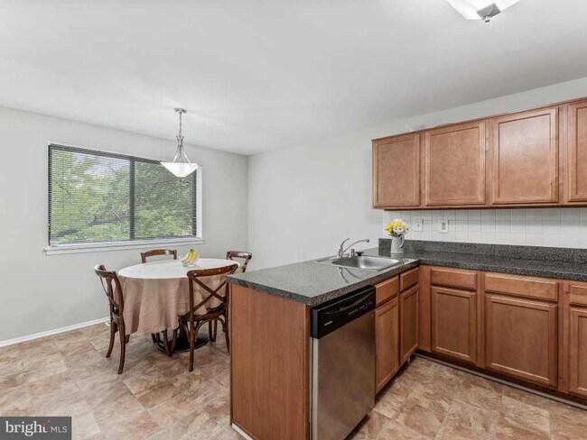 Building Photo - 8956 Skyrock Ct