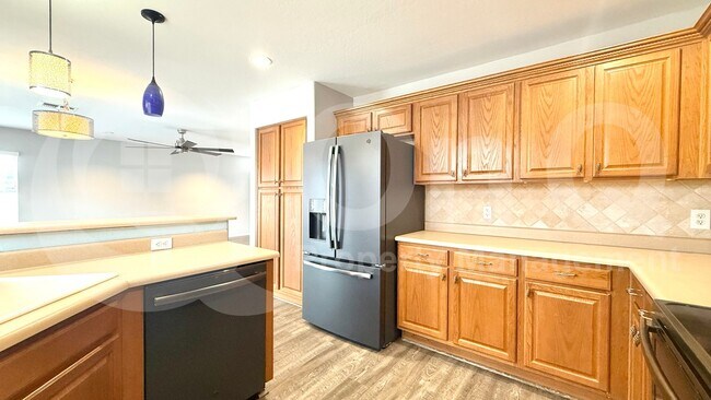 Building Photo - 12113 N 128th Ave