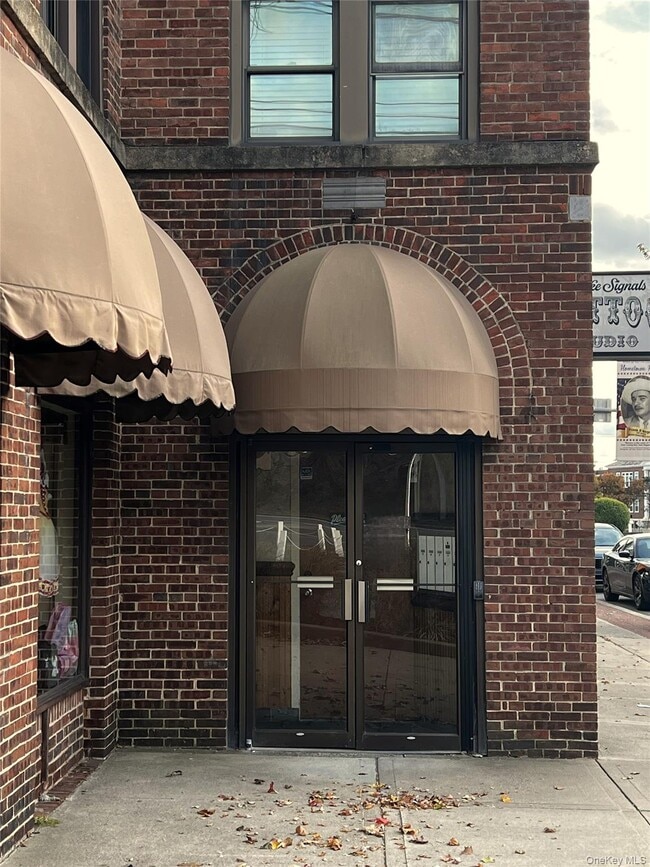 Building Photo - 2 Raymond Ave