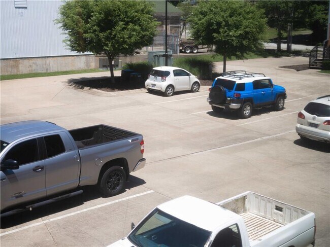 Building Photo - 352 W 5th St