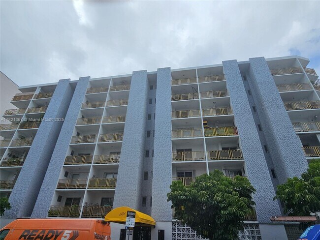 Building Photo - 1340 Lincoln Rd