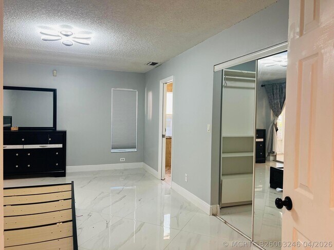 Building Photo - 12623 SW 8th Ct