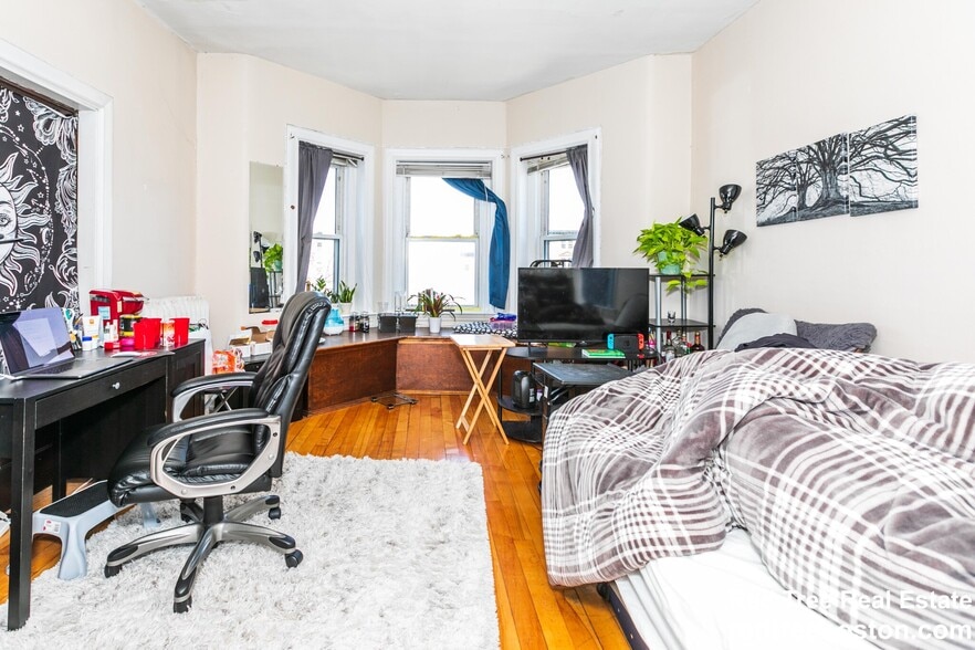 Building Photo - 1284 Commonwealth Ave