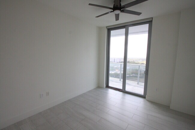 Building Photo - 2000 Metropica Wy