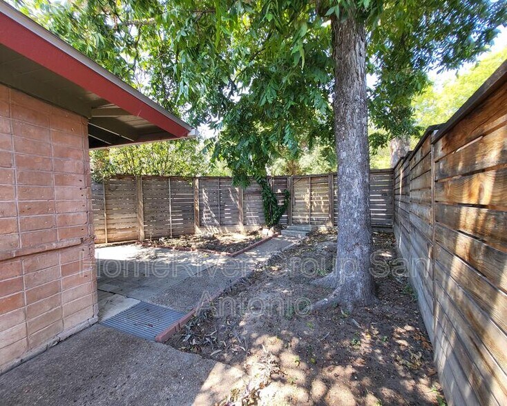 Building Photo - 103 E Skyview Dr