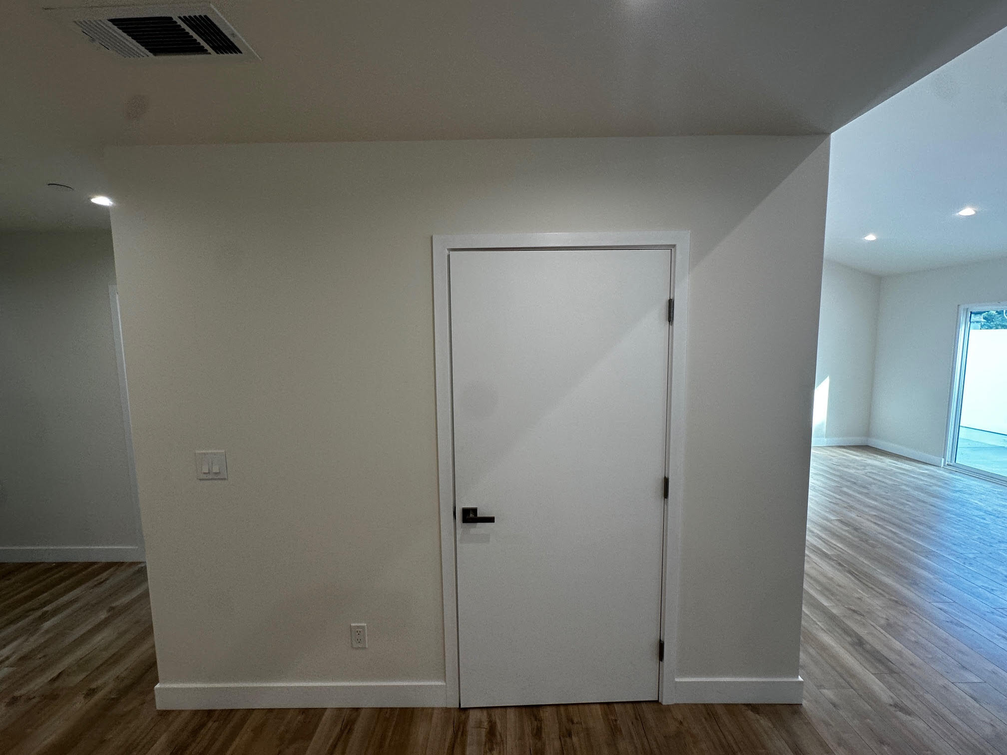 Building Photo - 15950 Cohasset St