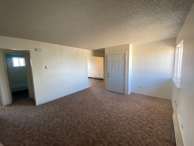 Building Photo - 6 Clearview Ct