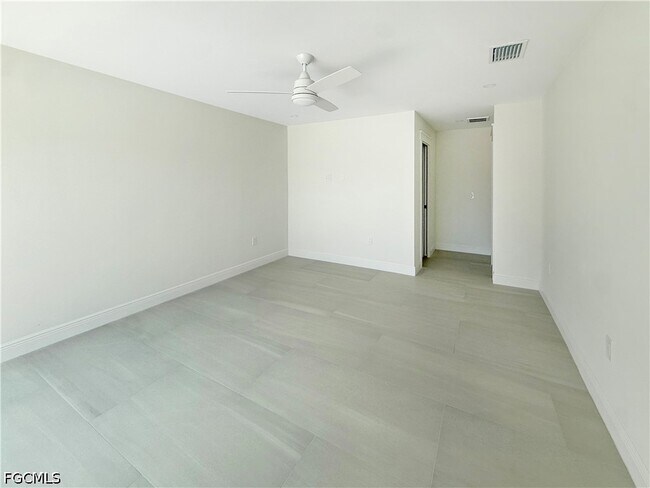 Building Photo - 6950 Overlook Dr