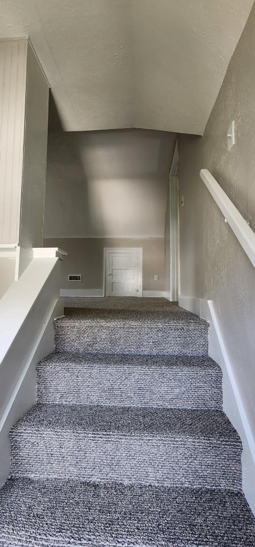 Building Photo - 165 Oak Park Dr