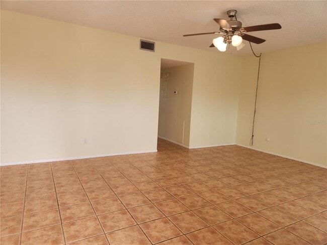 Building Photo - 2458 Columbia Dr