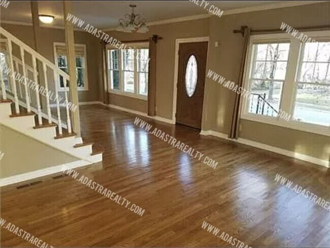 Building Photo - Amazing Brookside Home-Available NOW!!