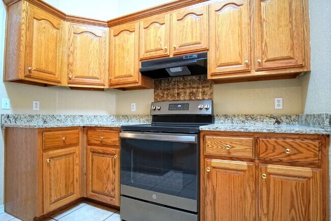 Building Photo - Spacious Oak Meadows Home in Milton with Multiple Living Areas, Fenced Yard & 1/2 Off First Month...