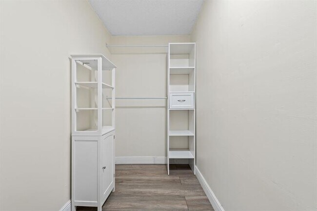 Building Photo - 4902 NW 82nd Ave