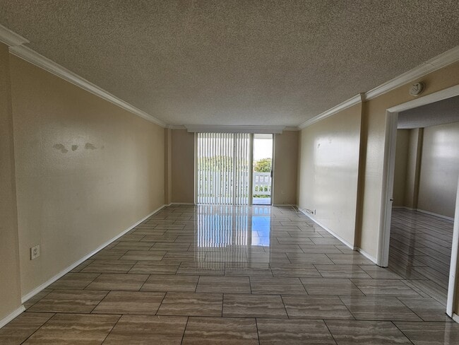 Primary Photo - 15600 NW 7th Ave