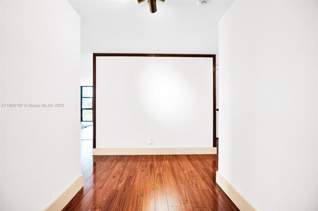 Building Photo - 1915 Brickell Ave